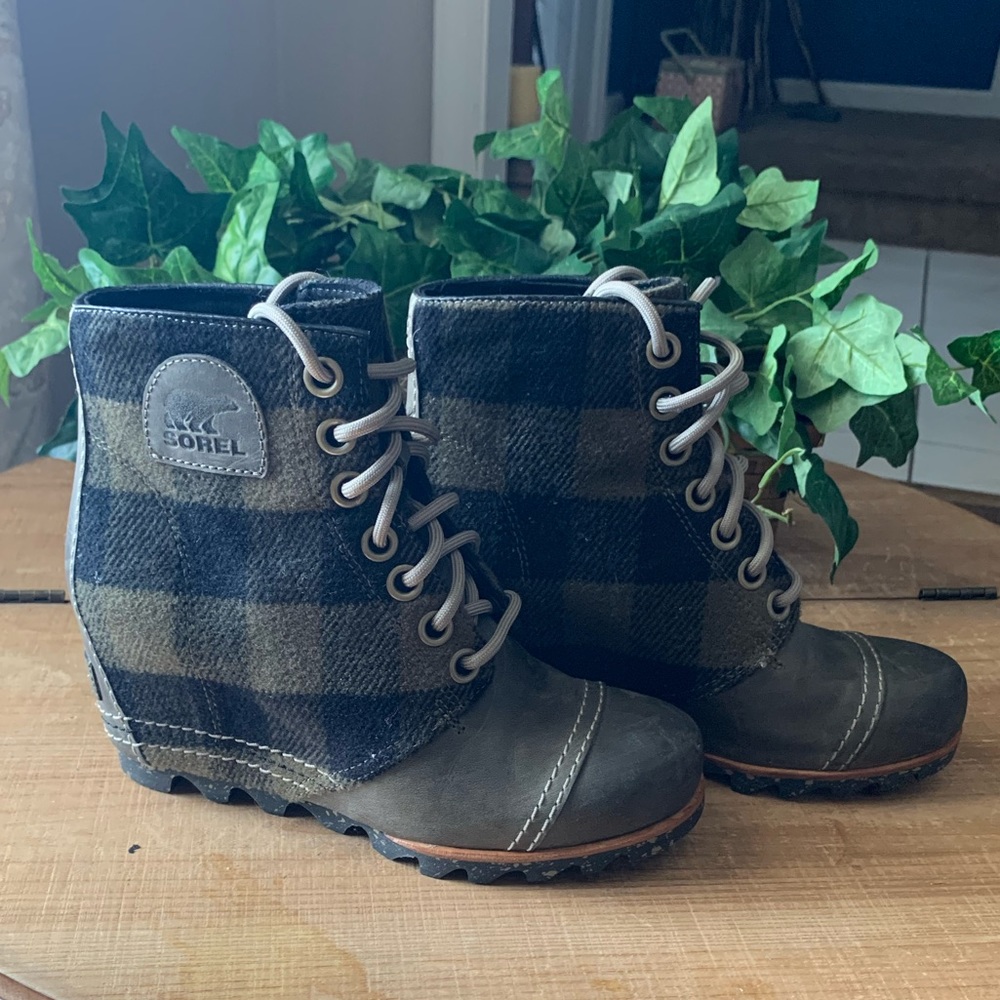 Sorel wedge boot